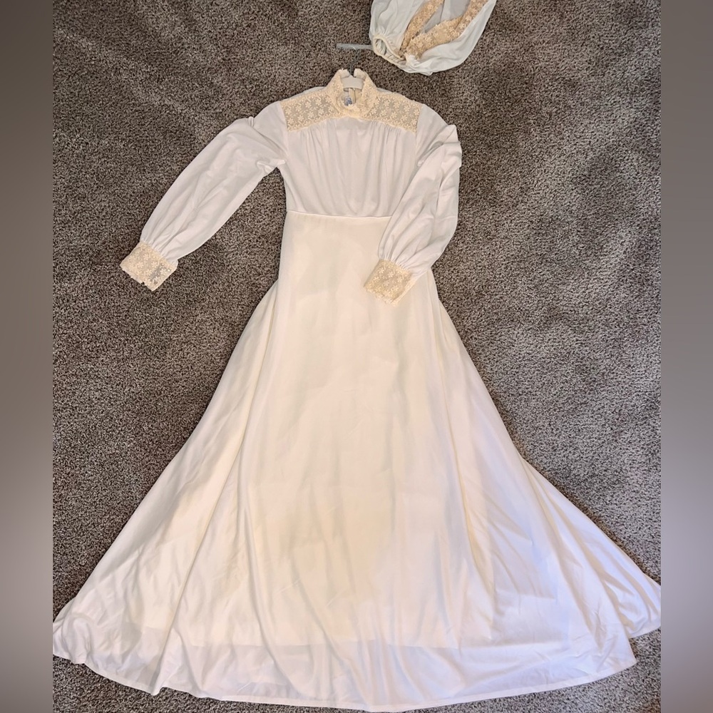 House of Bianchi - 1960's/1970's Vintage Wedding Gown. Off-white. Small/X-small.